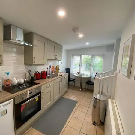 Location, Location! Gorgeous 1 Bed Apt- Apartmán