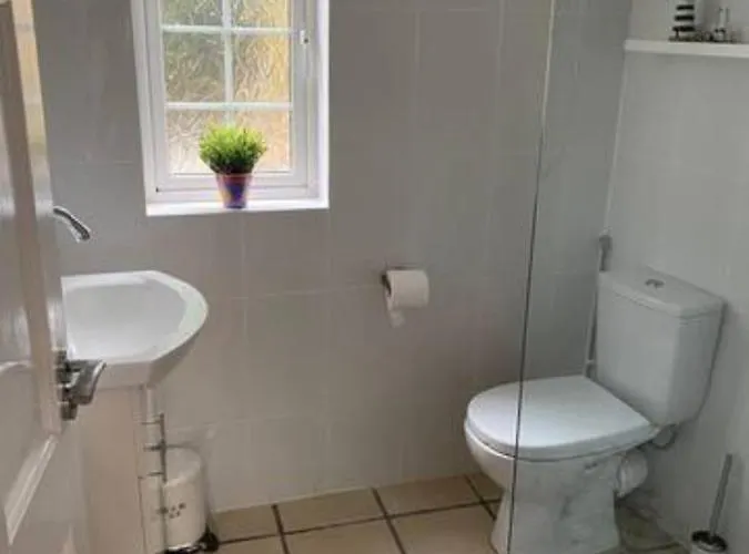 Location, Location! Gorgeous 1 Bed Apt- Апартаменты *