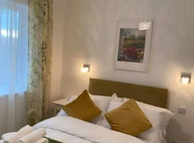 Apartment Location, Location! Gorgeous 1 Bed Apt-